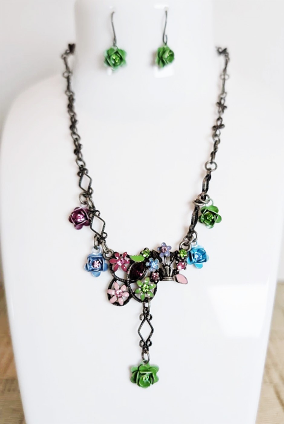 DESIGNER INSPIRED 16 in FLORAL BASKET MULTI COLOR CRYSTAL SILVERTONE JEWELRY SET