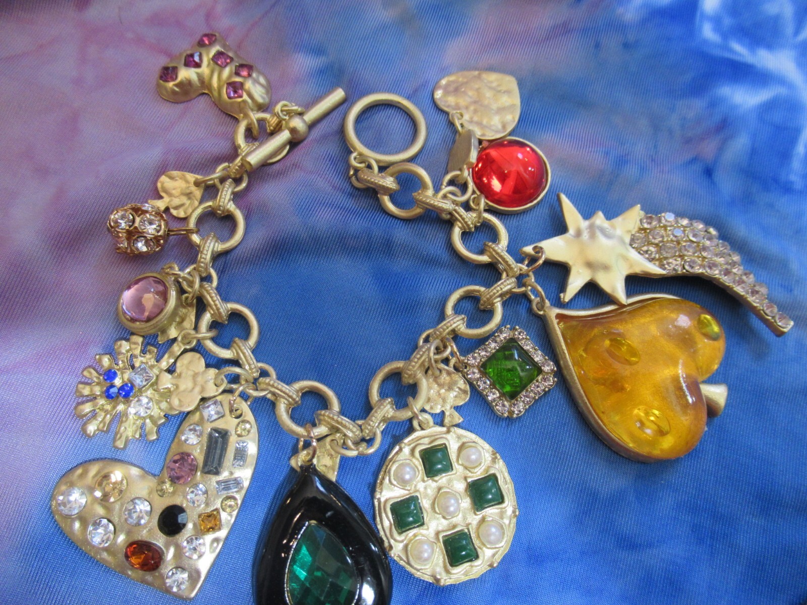 FAUX GRIPOIX STYLE RESIN ACRYLIC COLORFUL MULTI CHARM MATTE GOLD BRACELET NEW