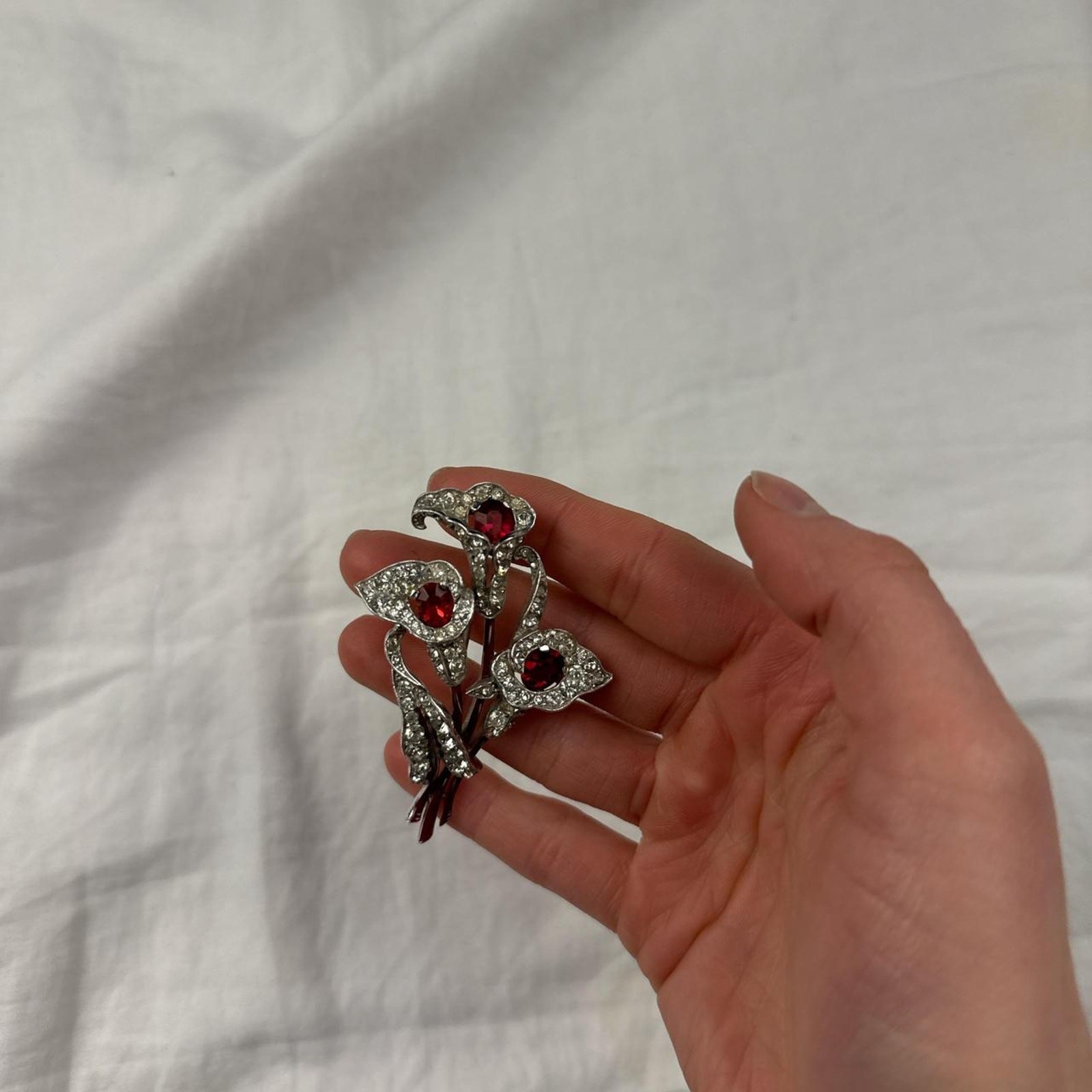 Trifari alfred spaney 1940s ruby calla lily floral broche pin – collectors piece
