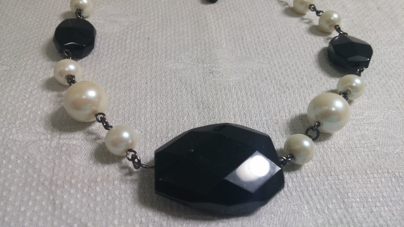 WHBM ST Metal Faux Pearl Glass Bead Faceted Black Glass Bead 20.5″ Necklace