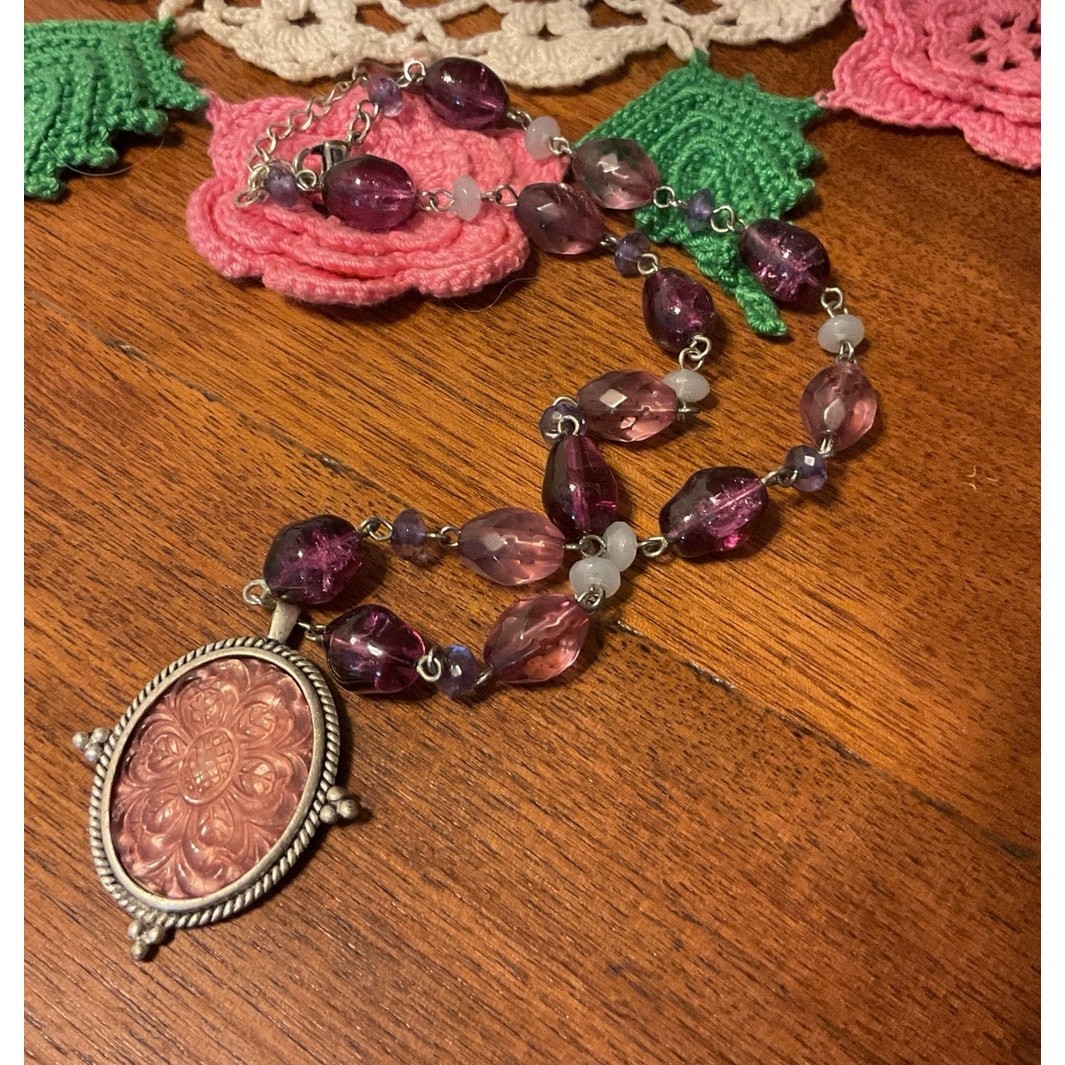VTG Liz Claiborne Silver Purple necklace Pink carved, style cameo