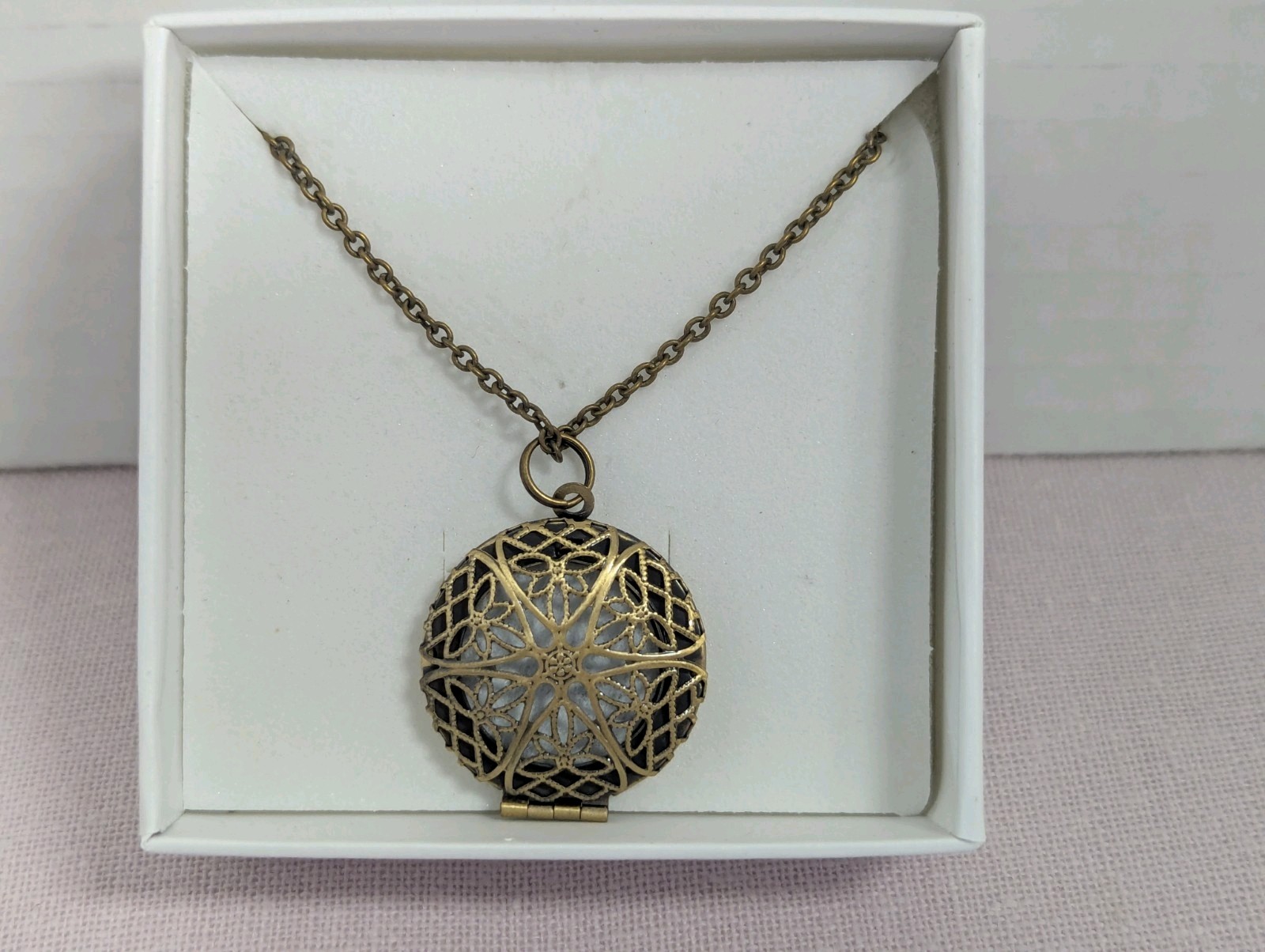 Gold Tone 18-in Necklace Fragrance Diffuser 1-in Pendant Lobster Clasp 50 Refill