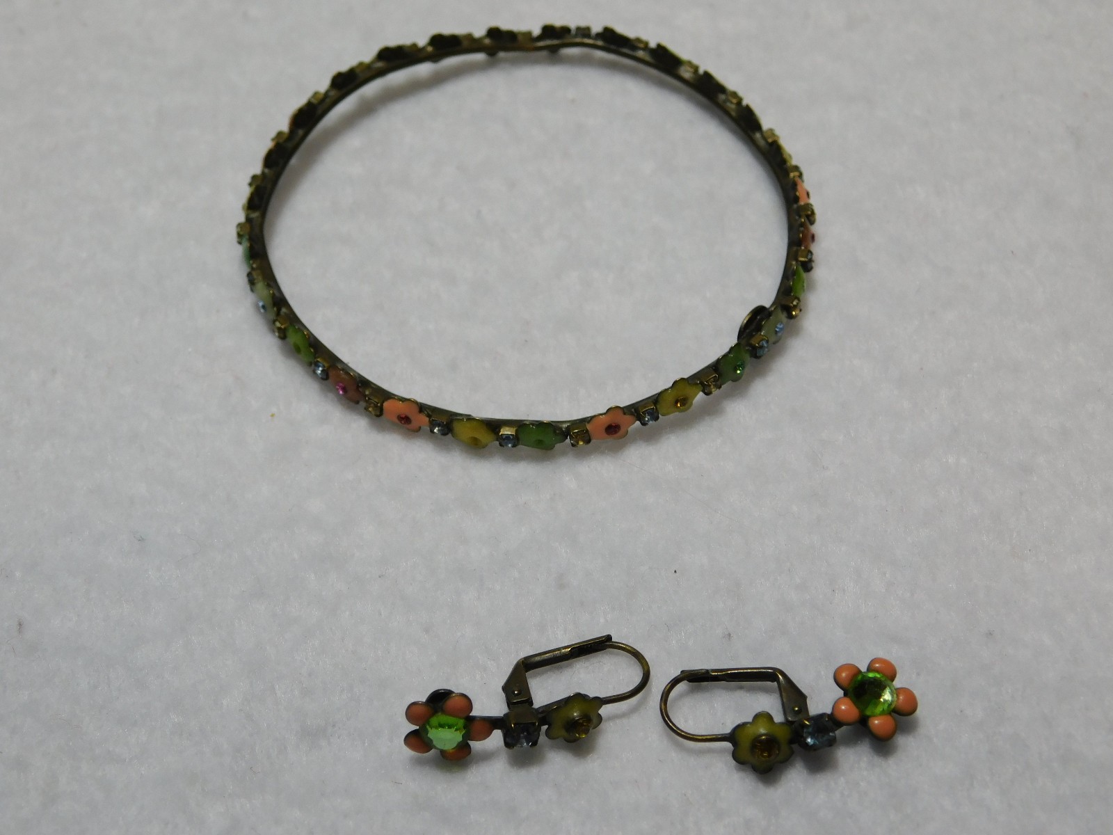 Vintage Fresh Flowers Brand 2.5″ Bracelet and Matching Leverback Earrings