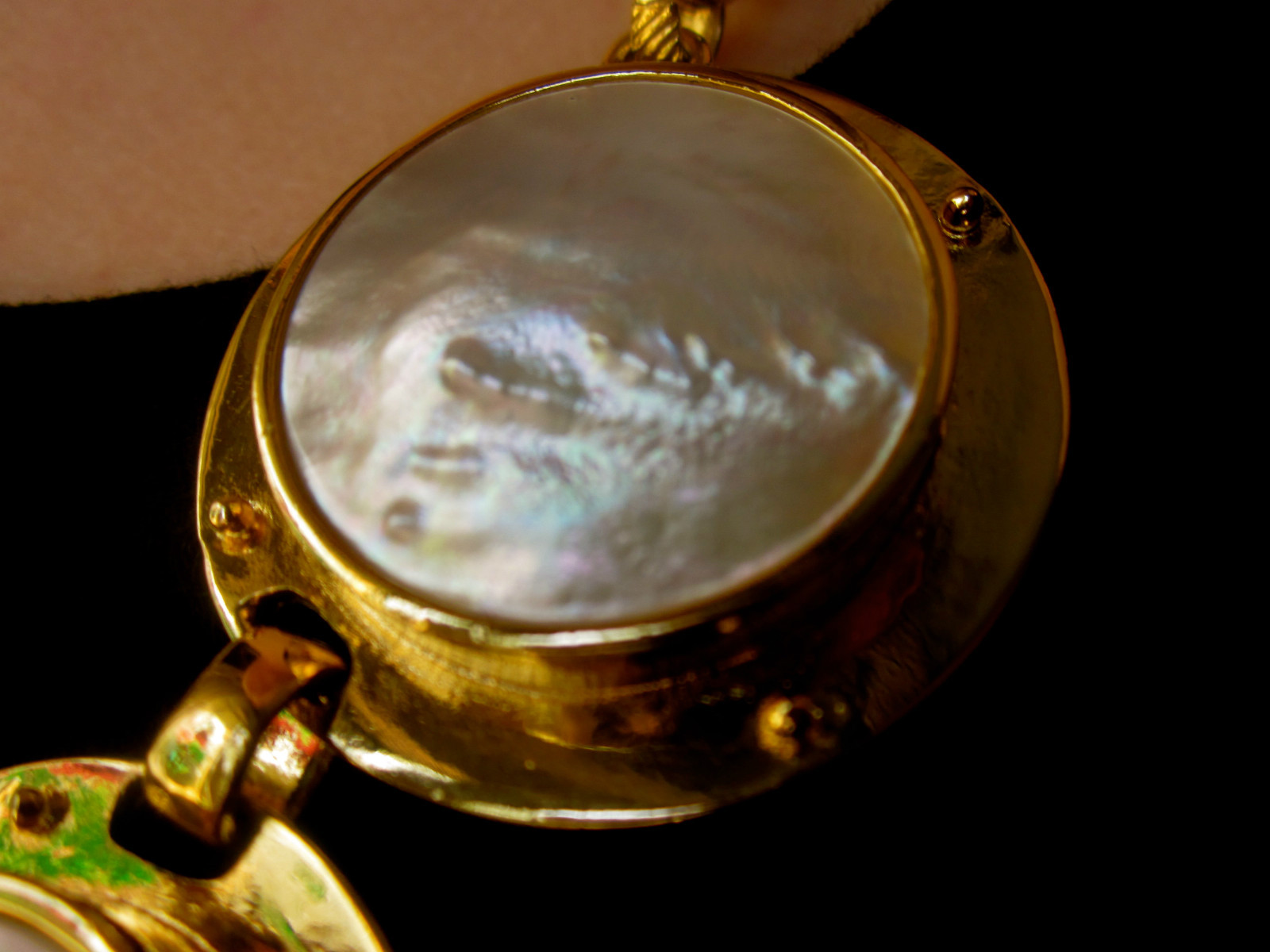 KATE SPADE HUGE SHELL NAUTICAL ALL ABOARD MOTHER OF PEARL DISC NECKLACE GOLD