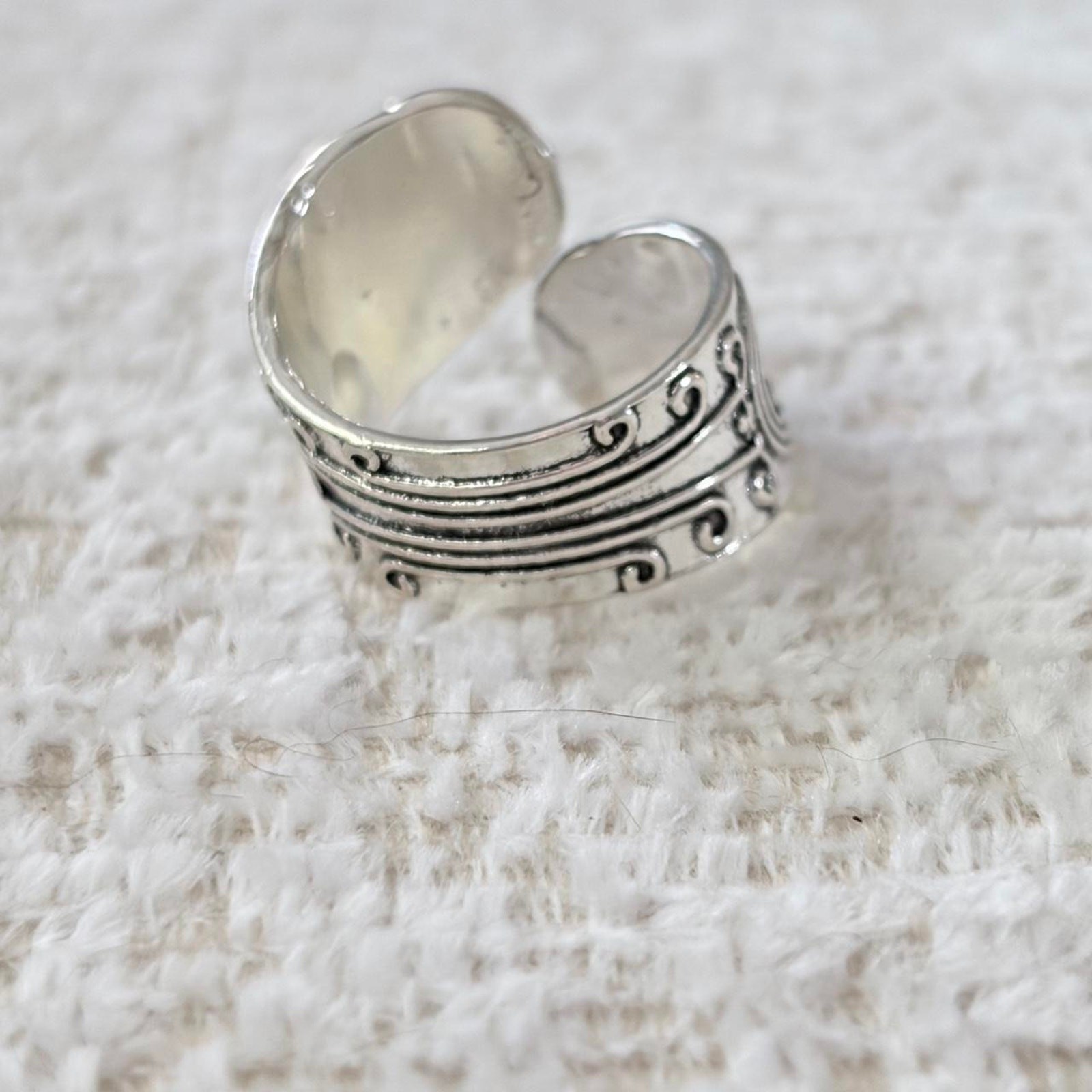 Antique Style Silver Ring with Turquoise Stones Size 10.5