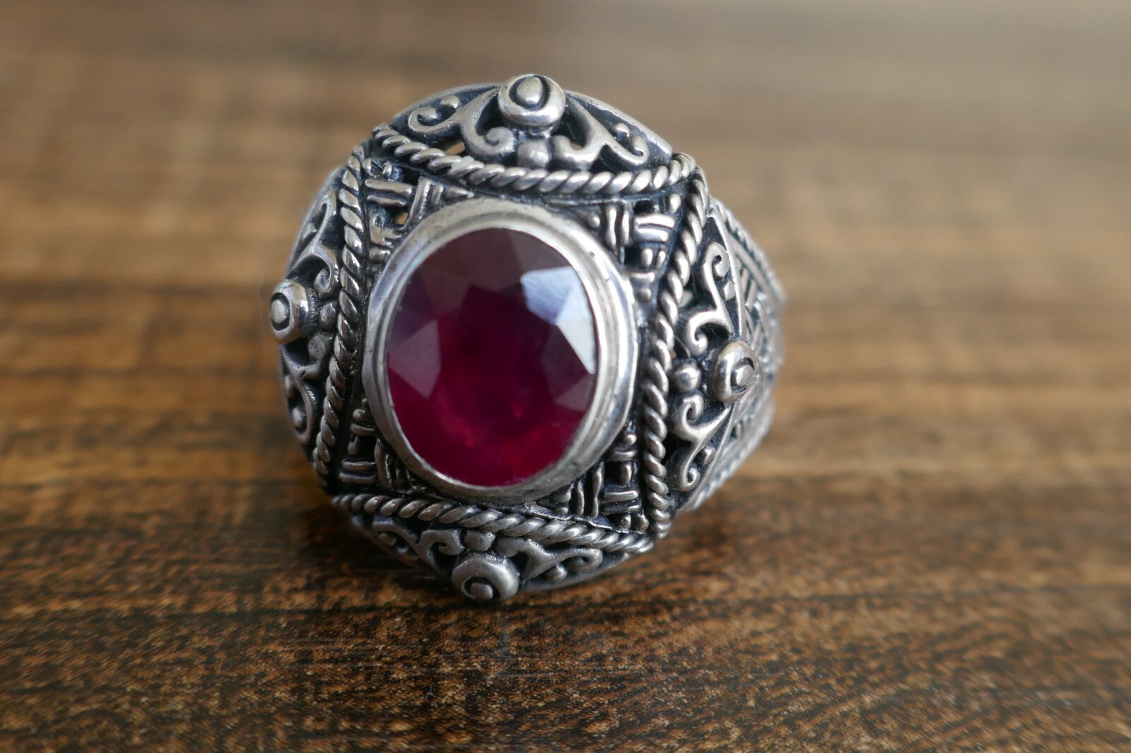 Vintage Sterling Silver & Red Stone Ring – Size 7.75 / 9.8 Grams