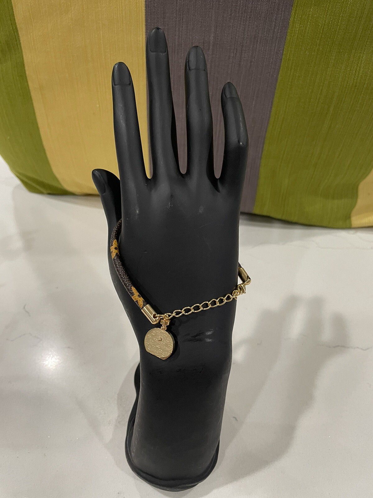 Durable, Lightweight And Long-lasting Fashion Bracelet