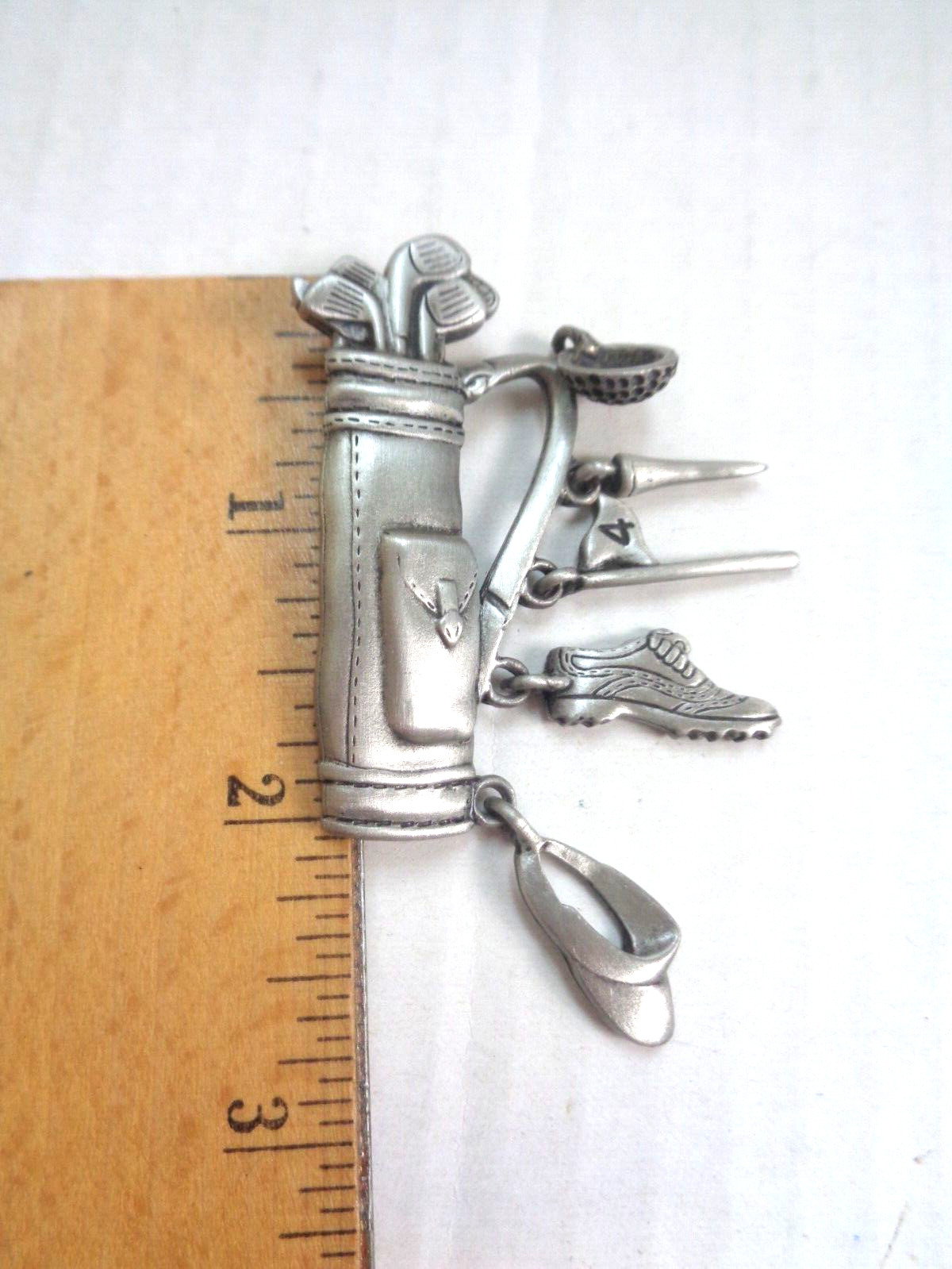 PEWTER GOLF BAG DESIGN SIGNED JJ SIZE 2 X 1 INCHES