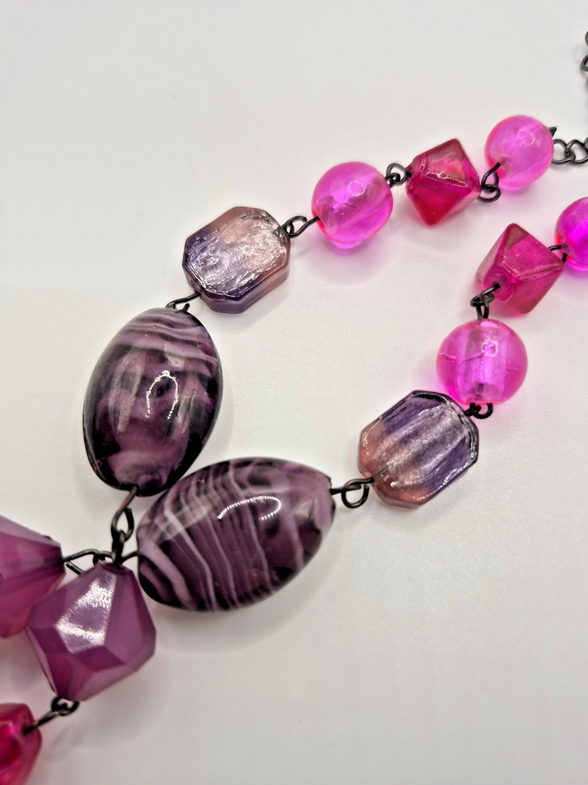 Necklace Boho Pink Purple Dyed Shell w Gunmetal Hearts Drop 20″-23″ Adjustable