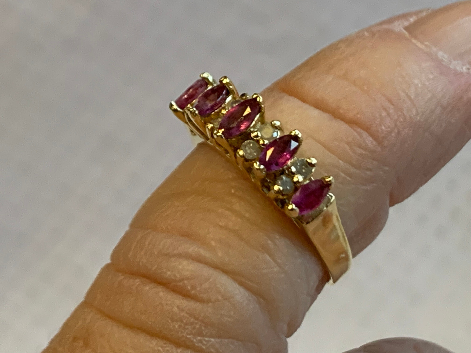 14K Yellow Gold Ring 2.5g Fine Jewelry Size 5.25 Band Ruby & Clear Color Stones