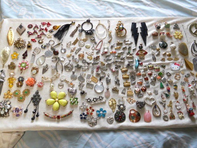 OVER 350 pcs Pendants / charms jewelry making lot see all pcs sets themes shine