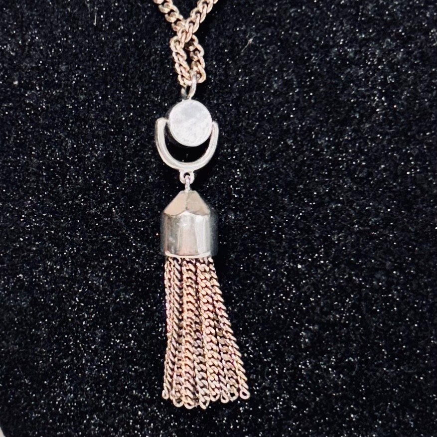 DKNY DONNA K necklace rhinestone silver/goldtone metal pendant fringe curb chain