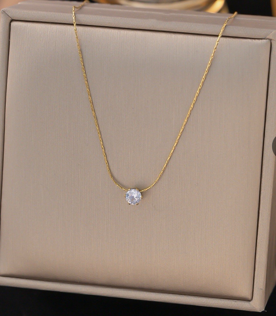 Delicate minimalist chain in 304 stainless steel with 18K gold plating, fashion