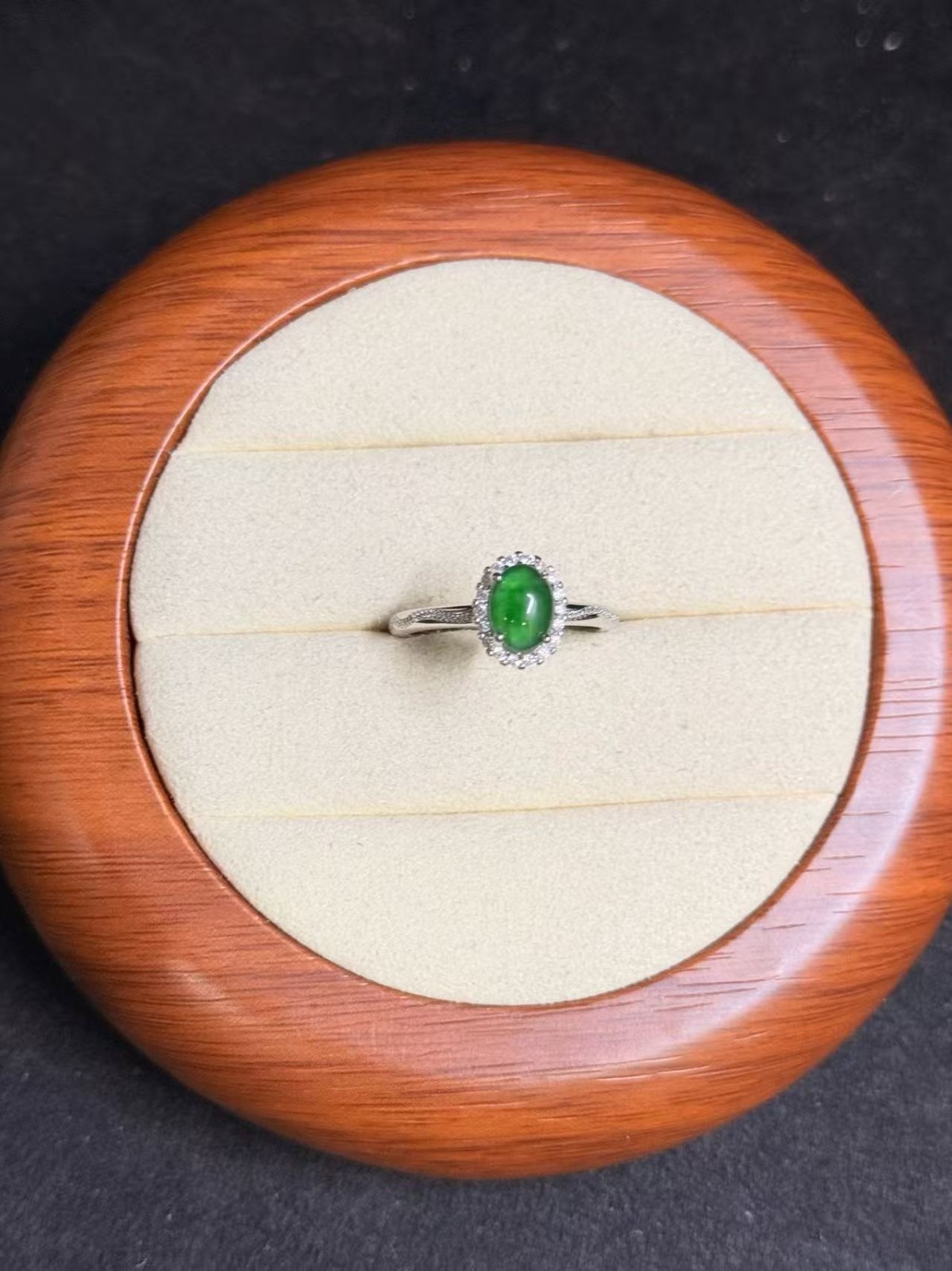 Beautiful 100% Natural green jadeite ring