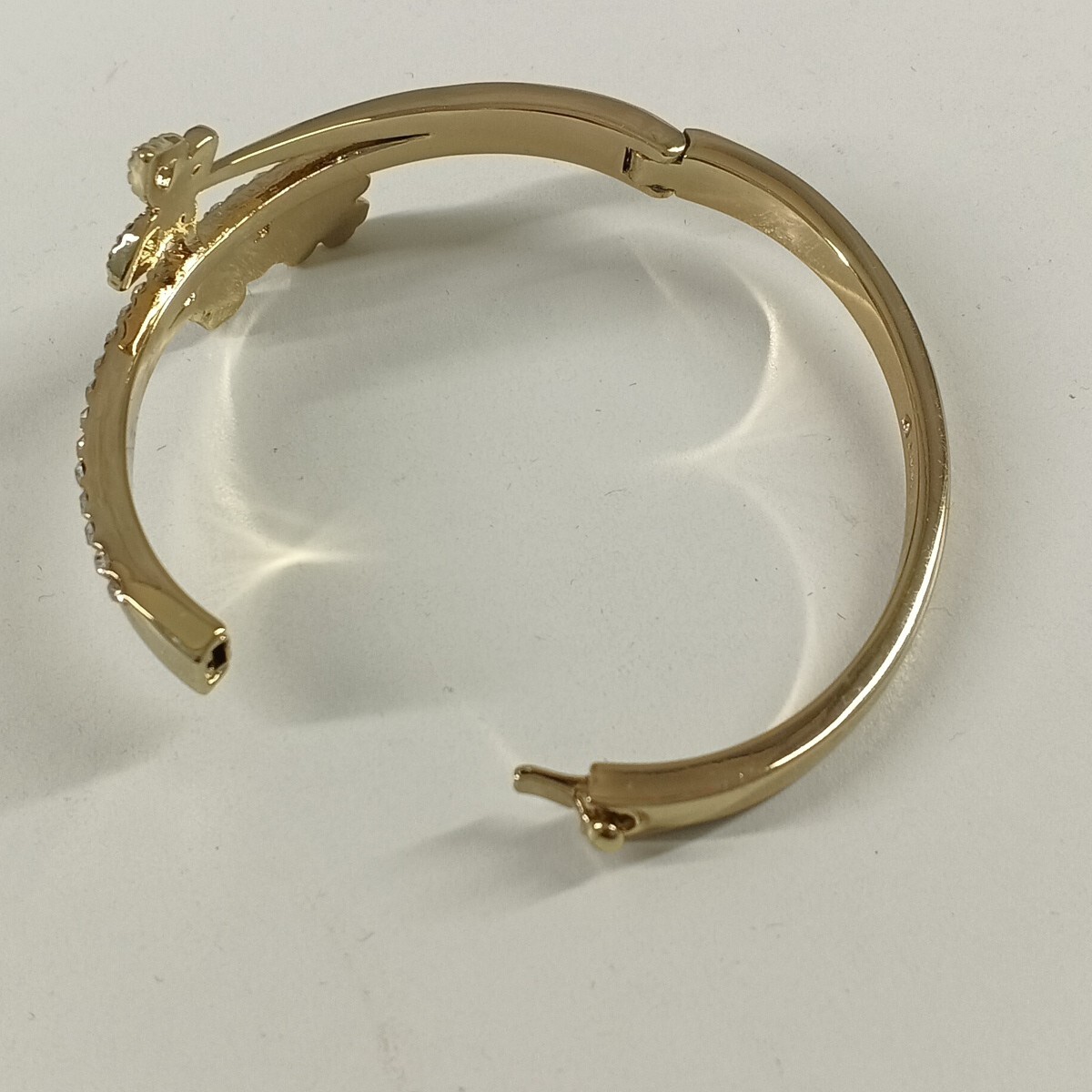 ANNE KLEIN women’s Bangle Bracelet Crystal Brass plated Gold One Size