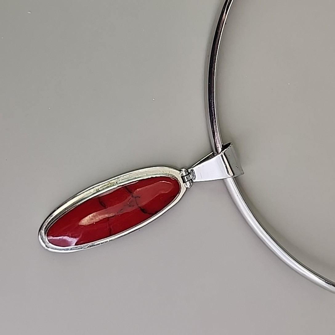 Torque Necklace Floating Pendant Red Howlite Stone Silver Tone Choker 15.5″
