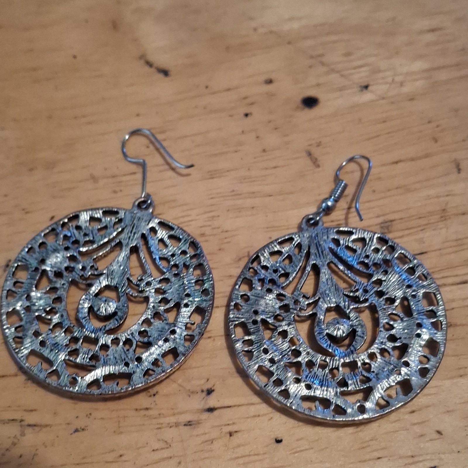 Silver Tone Metal Round Filigree Dangle Drop Earrings Green Round Crystal Hook