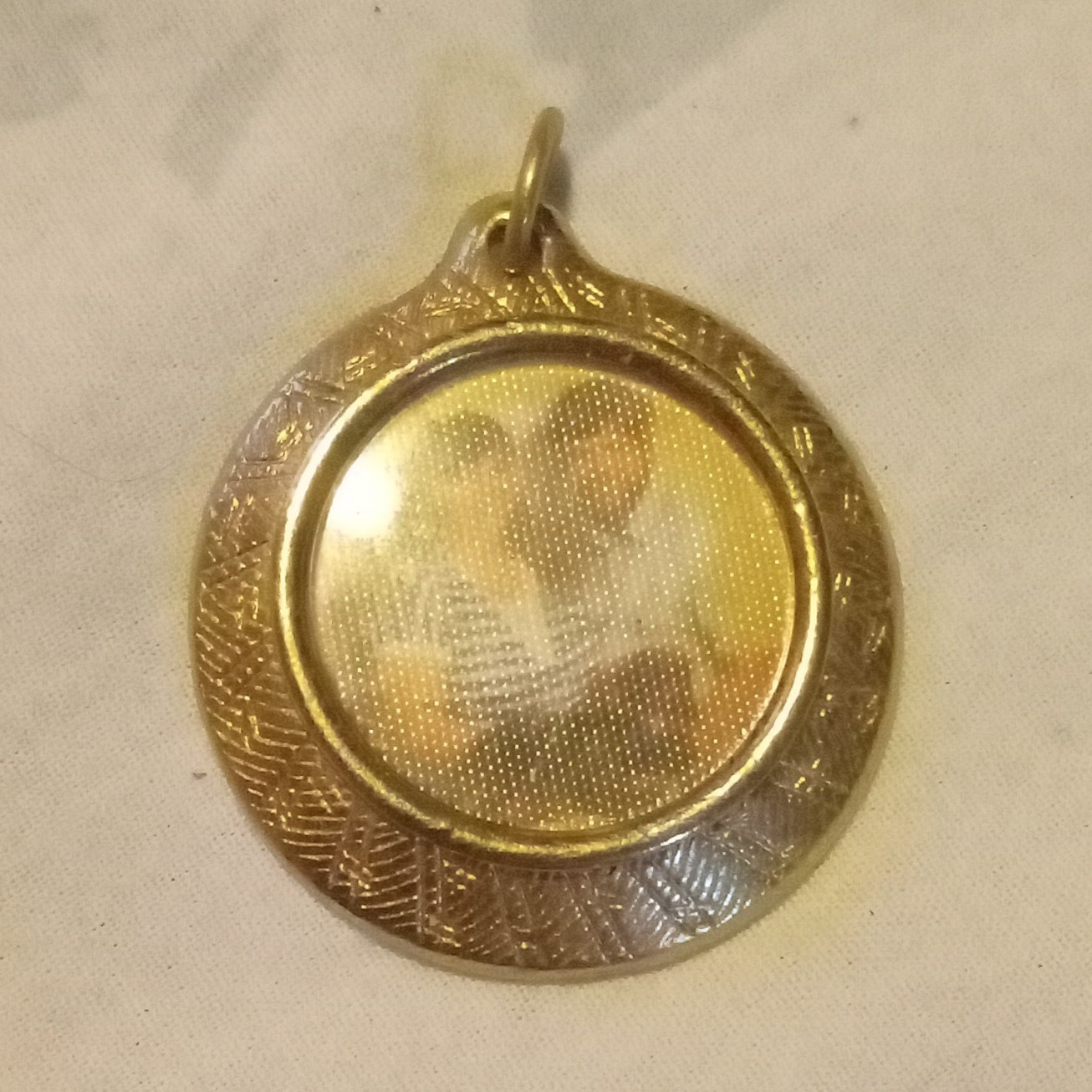 Vintage Gold Tone Round Photo Locket Pendant Love Theme Metal Photo Holder