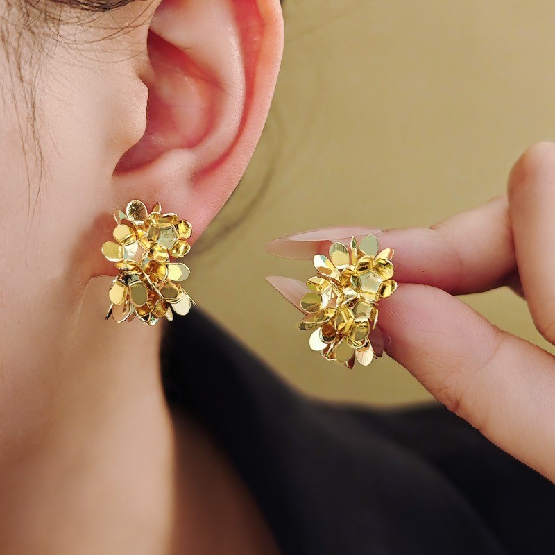 Women’s Golden C-shaped Flower Petal Ear Studs New Fashion Alloy Earrings