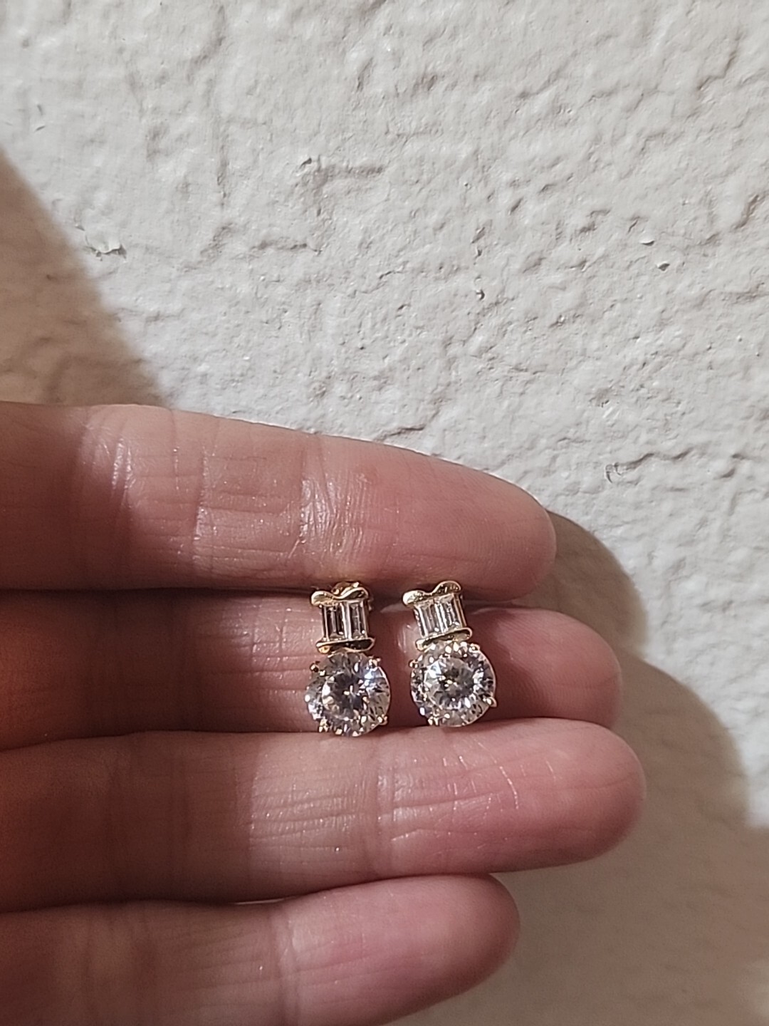 10k yellow Solid gold cubic zirconia Earrings 3.5g Strong And Well Made.
