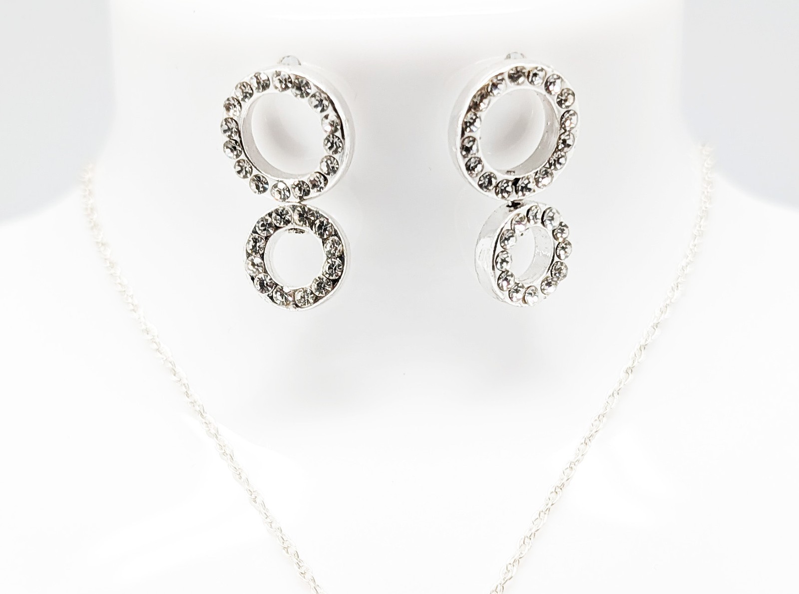 DESIGNER INSPIRED 18 in CLEAR MULTI CRYSTAL CIRCLE DROP SILVER TONE JEWELRY SET