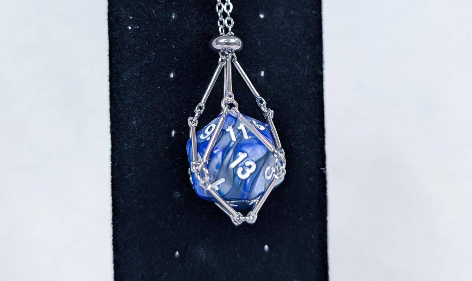D20 Necklace – Metal Dungeons and Dragons Necklace Cage