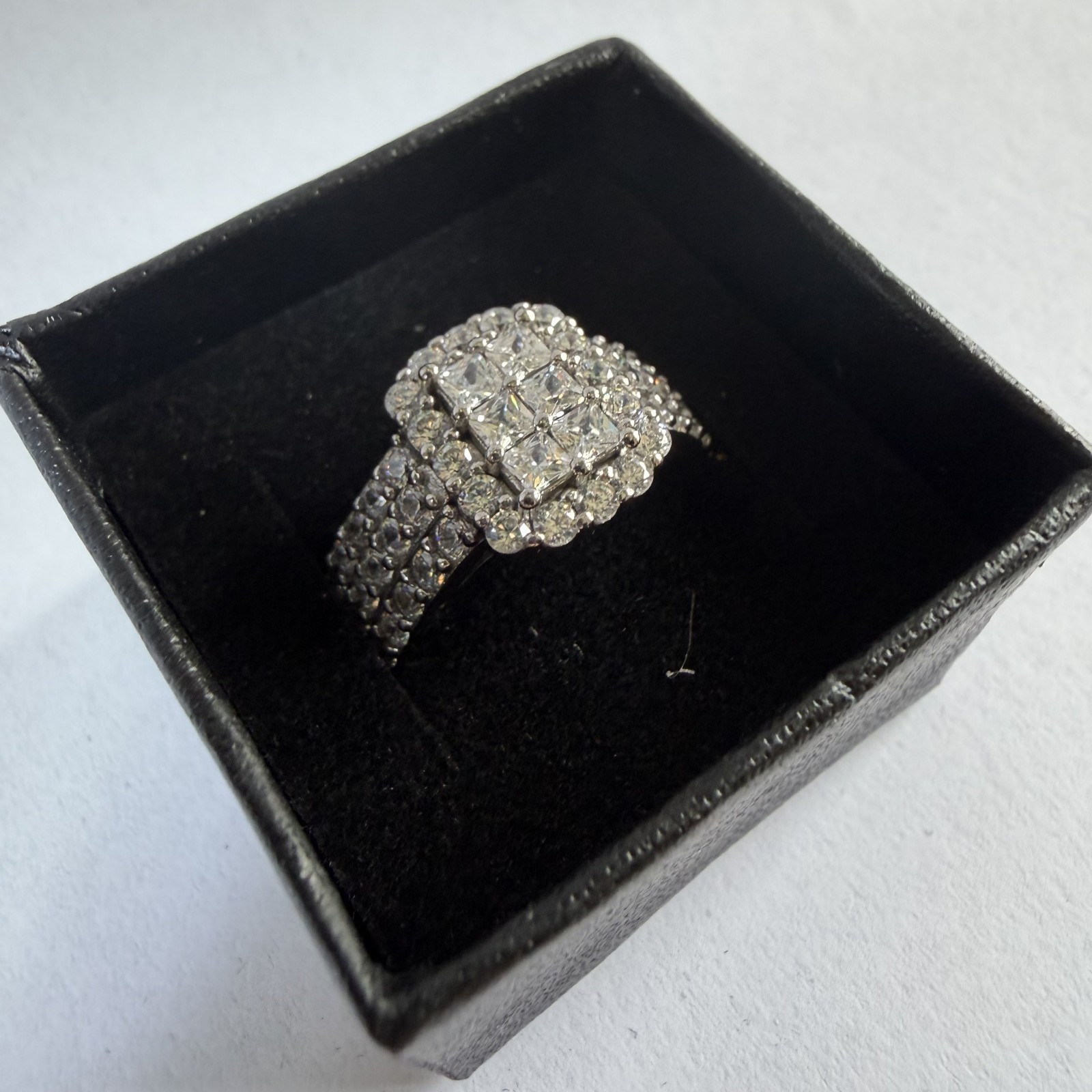 (NEW) Rhodium Over Sterling Silver 52-Stone White Diamond Simulant Ring Sz. 8.5