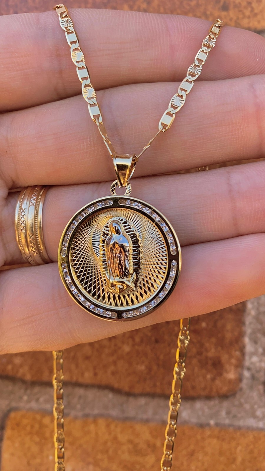 Cadena y Medalla De La Virgen de Guadalupe Tres Oros 28x25mm Guadalupe Necklace