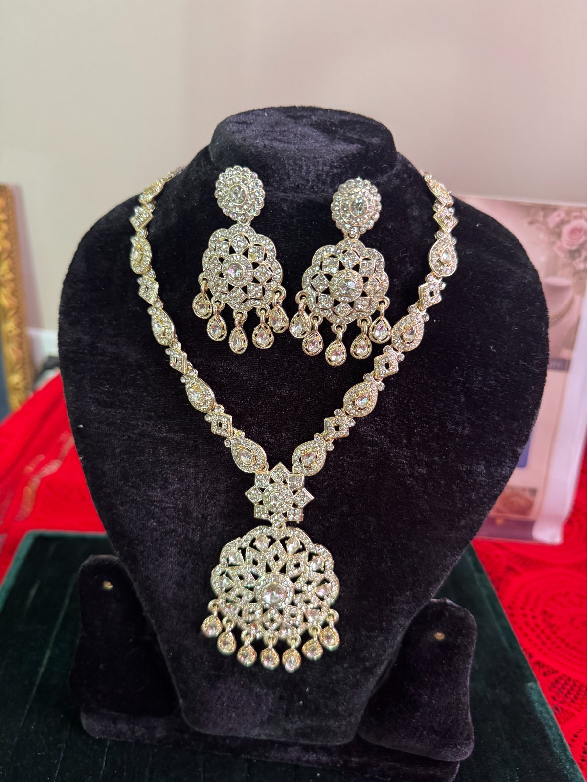 Rhinestone Wedding Jewelry Set Silver Tone Necklace & Dangle Earrings