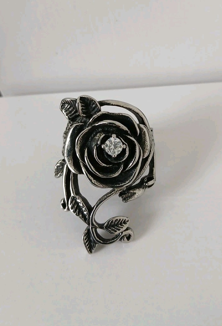Silver Tone Size 10.5 Rose Sculpture Ring With Clear Stone Black Accent Flower