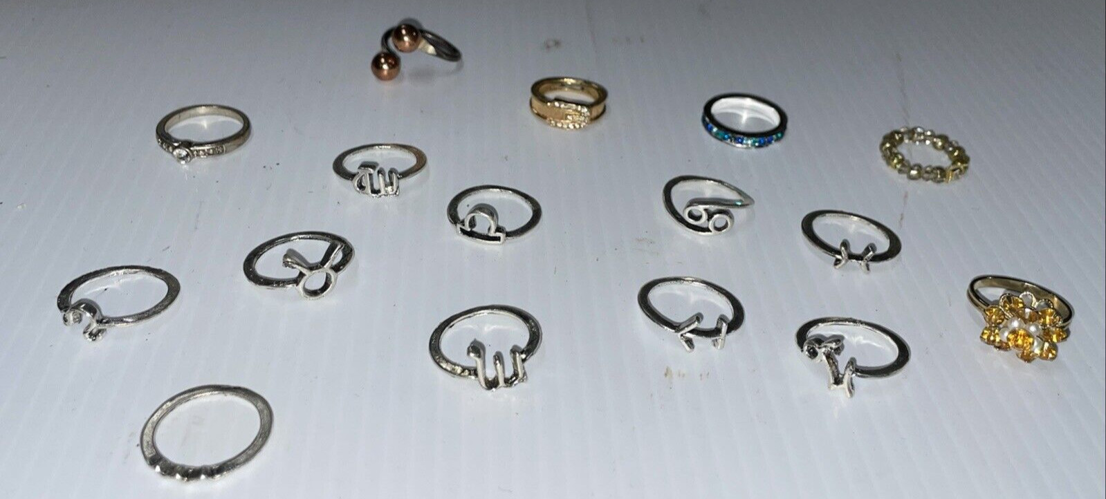 Vintage Lot of Costume Rings Varied Sizes and Styles (FC88-3Q3309