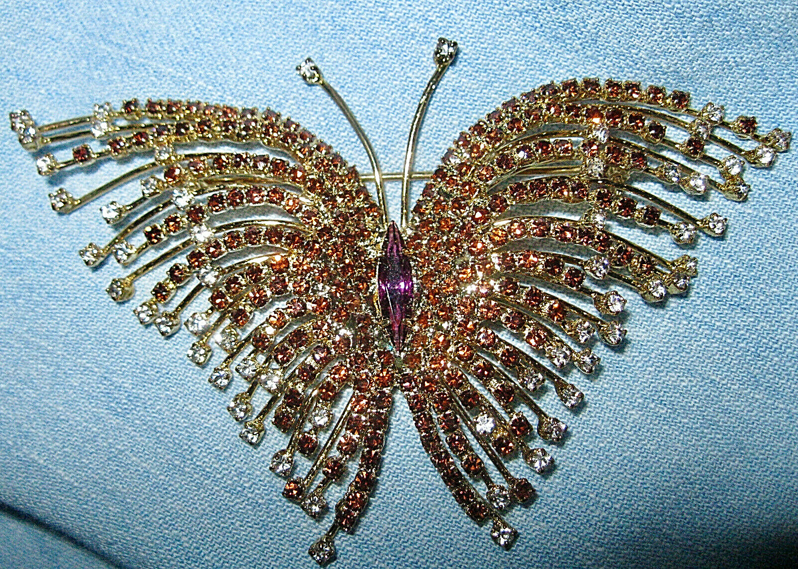 “VERY BEAUTIFUL RHINESTONE STUDDED BUTTERFLY BROOCH” UNSIGNED & IT SPARKLES!