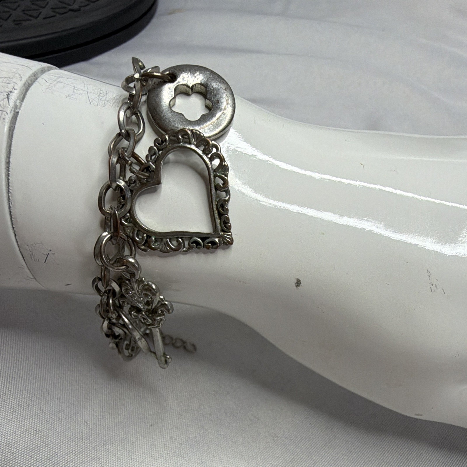 Silver Tone Oval Link Charm Bracelet Heart & Key Dangle Charms Adjustable 7in