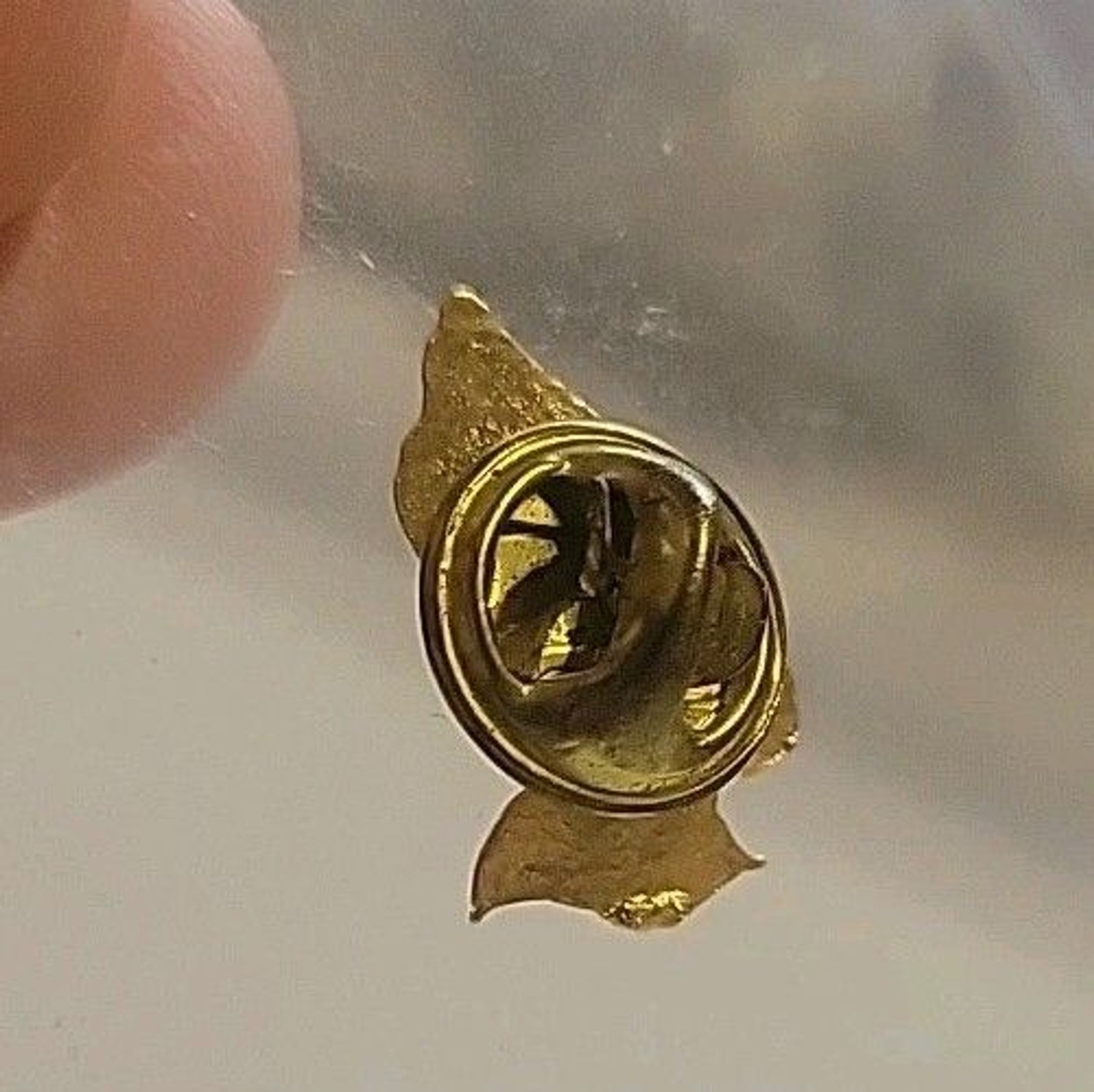 Vintage Gold Tone Praying Hands Religious Lapel Pin Faith Prayer