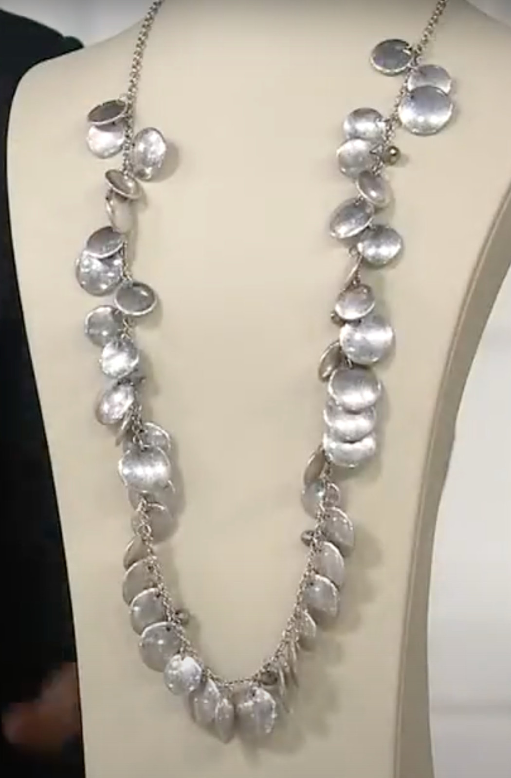 Joan Rivers 34″ Metal Disc and Glass Bead Chain Necklace – Silver Color – NWT