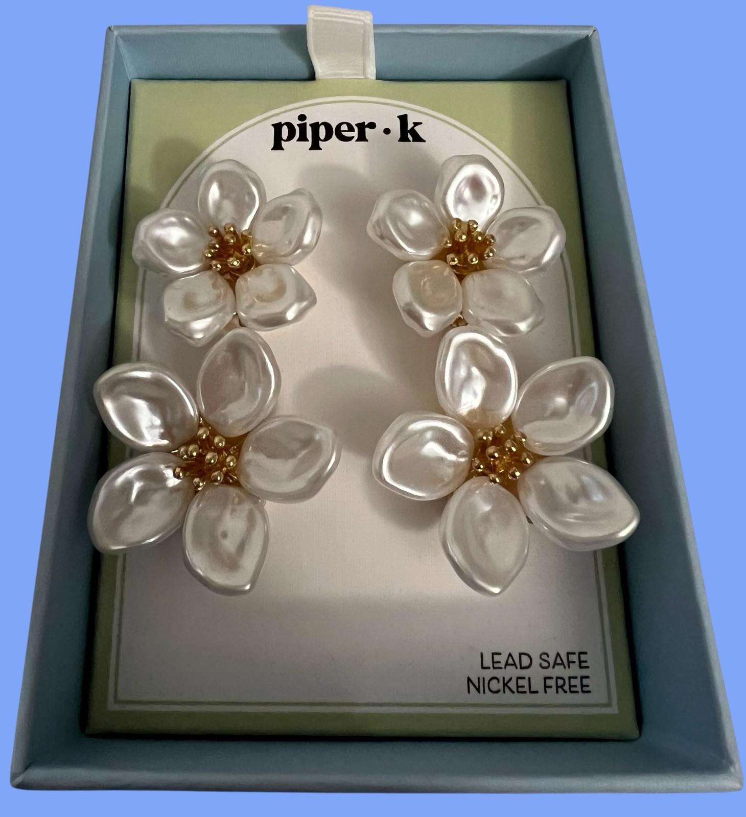 PIPER. K Earrings Mother Of Pearl 3D Daisy Flowers Dangle