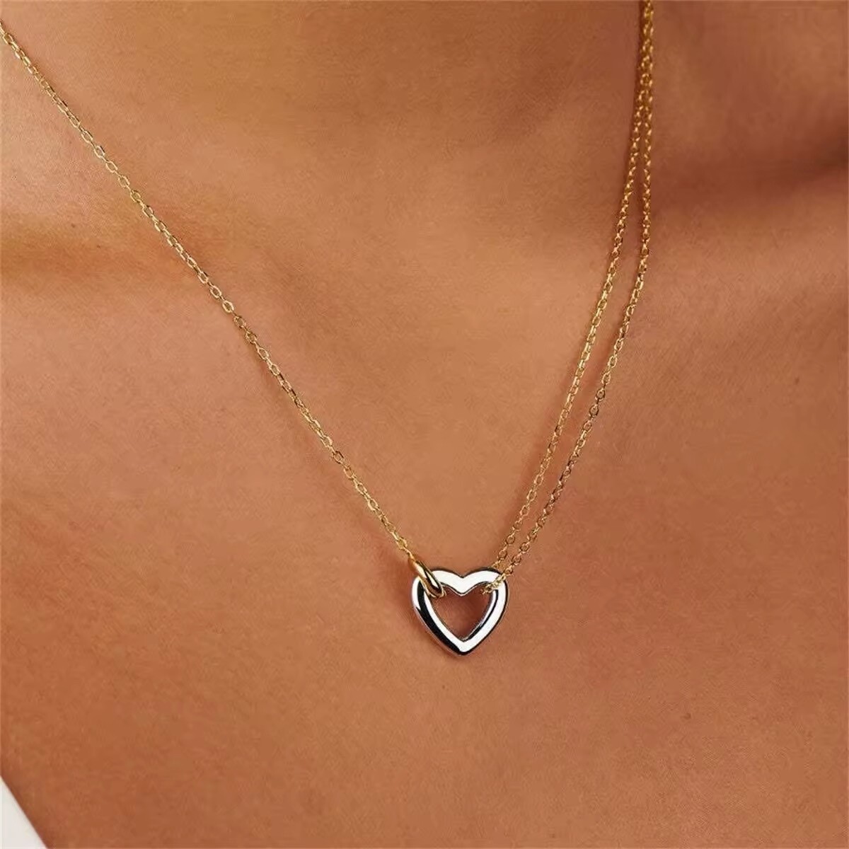 ZARD Interlocking Heart Pendnat Necklace