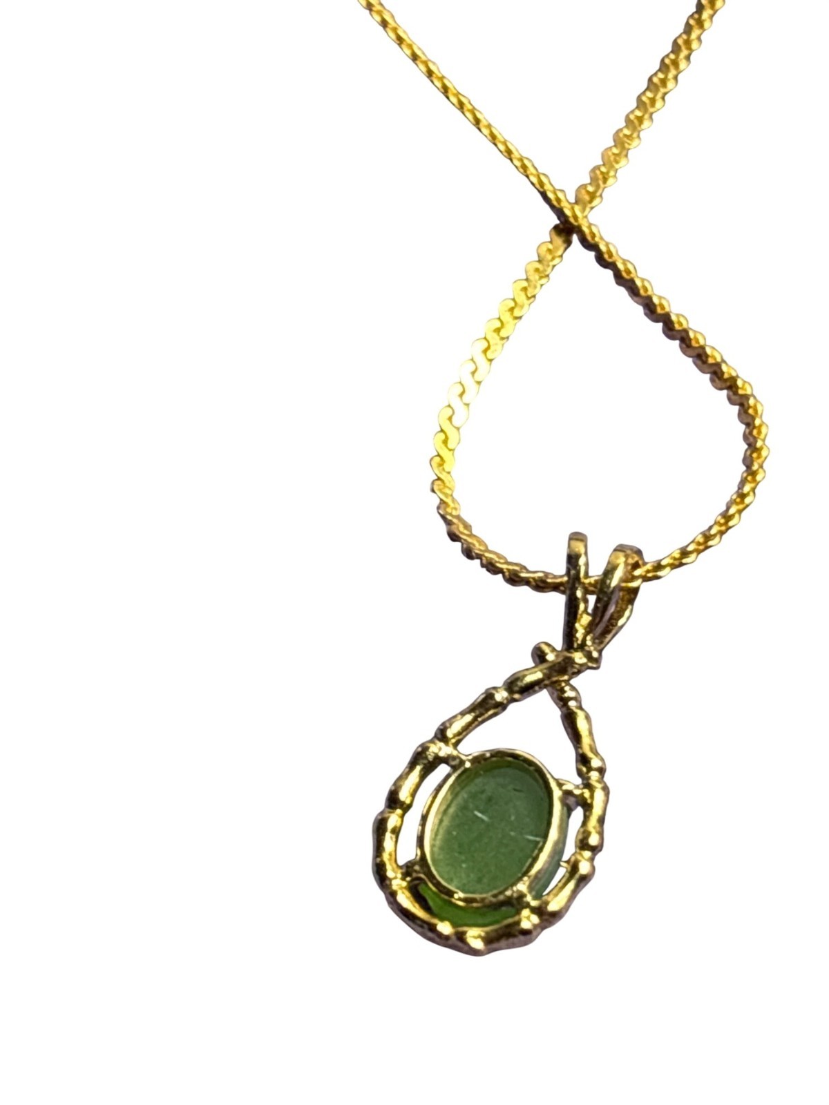 Green Stone Cabochon Goldtone Teardrop Pendant Necklace 18 inches Long 0.75 inch