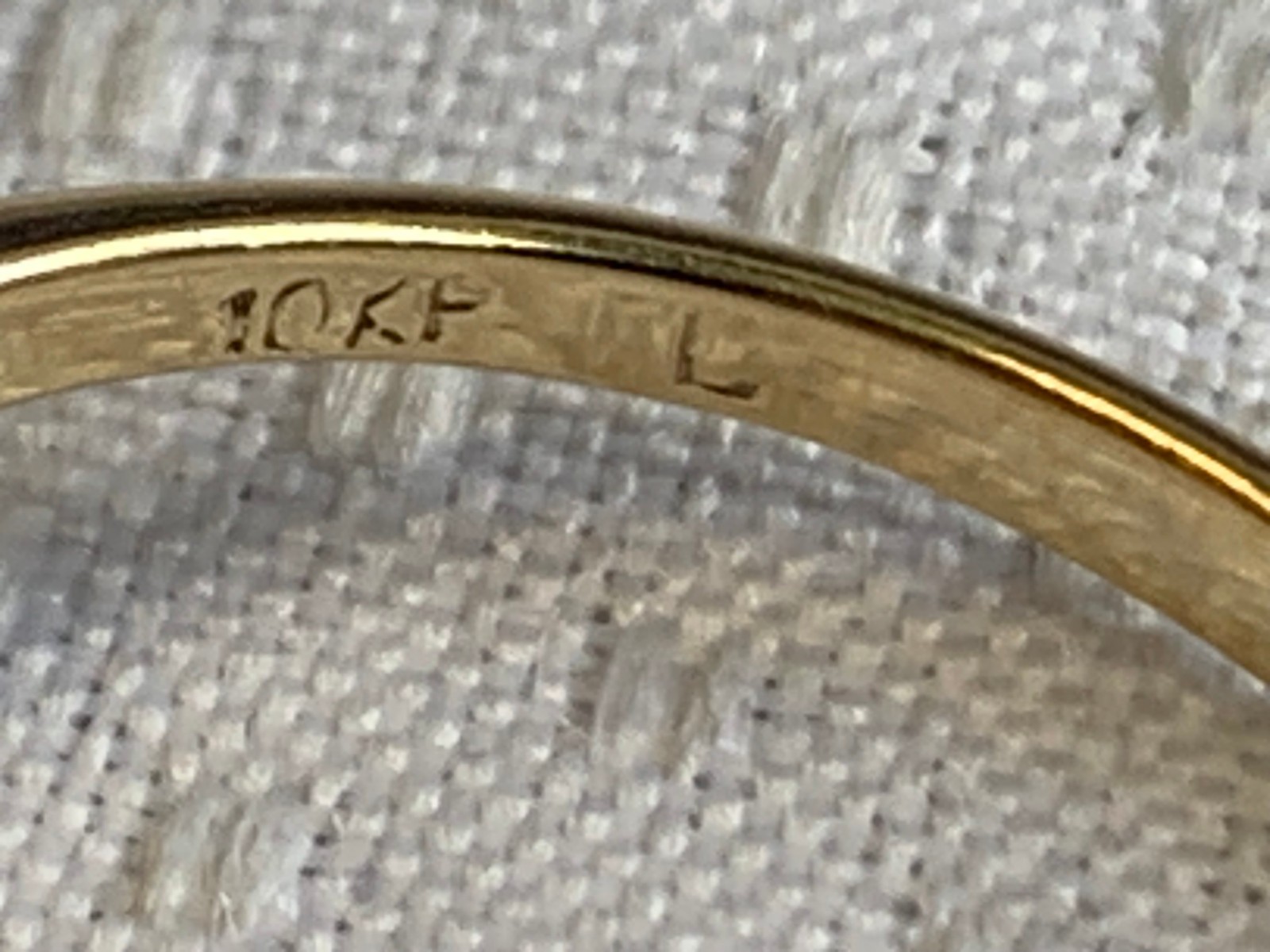 10K Yellow Gold Diamond Ring 3.24g Fine Jewelry Size 6.5 Band Garnet Color *READ