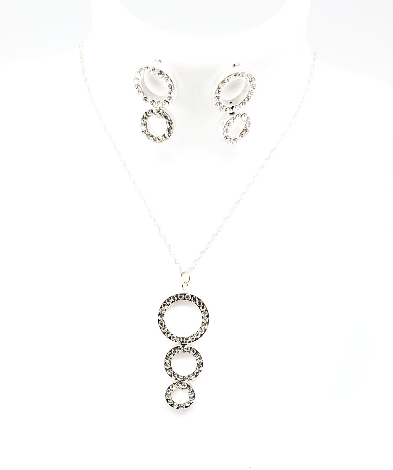 DESIGNER INSPIRED 18 in CLEAR MULTI CRYSTAL CIRCLE DROP SILVER TONE JEWELRY SET
