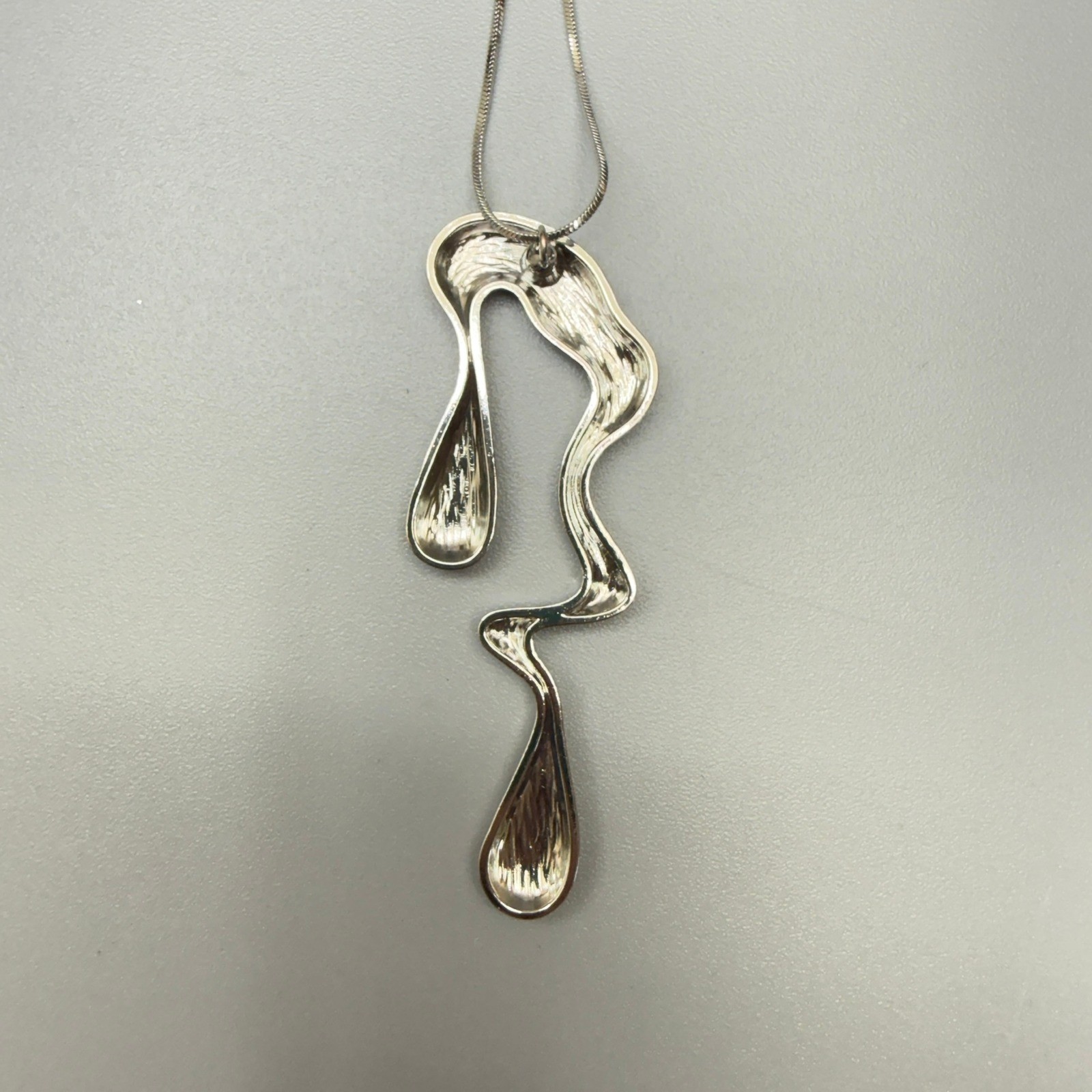 Silver Tone Brutalist Liquid Drip Pendant Snake Chain Necklace 16″ Abstract Chic
