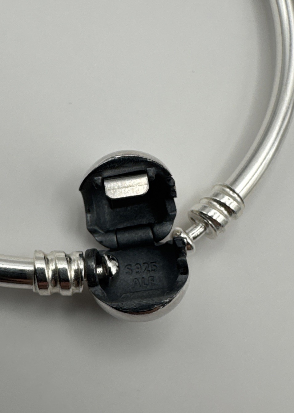 Authentic Pandora MOMENTS Bangle #590713-17 Size 6.7 in New