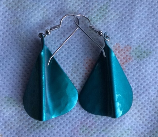 women fashion metal earrings