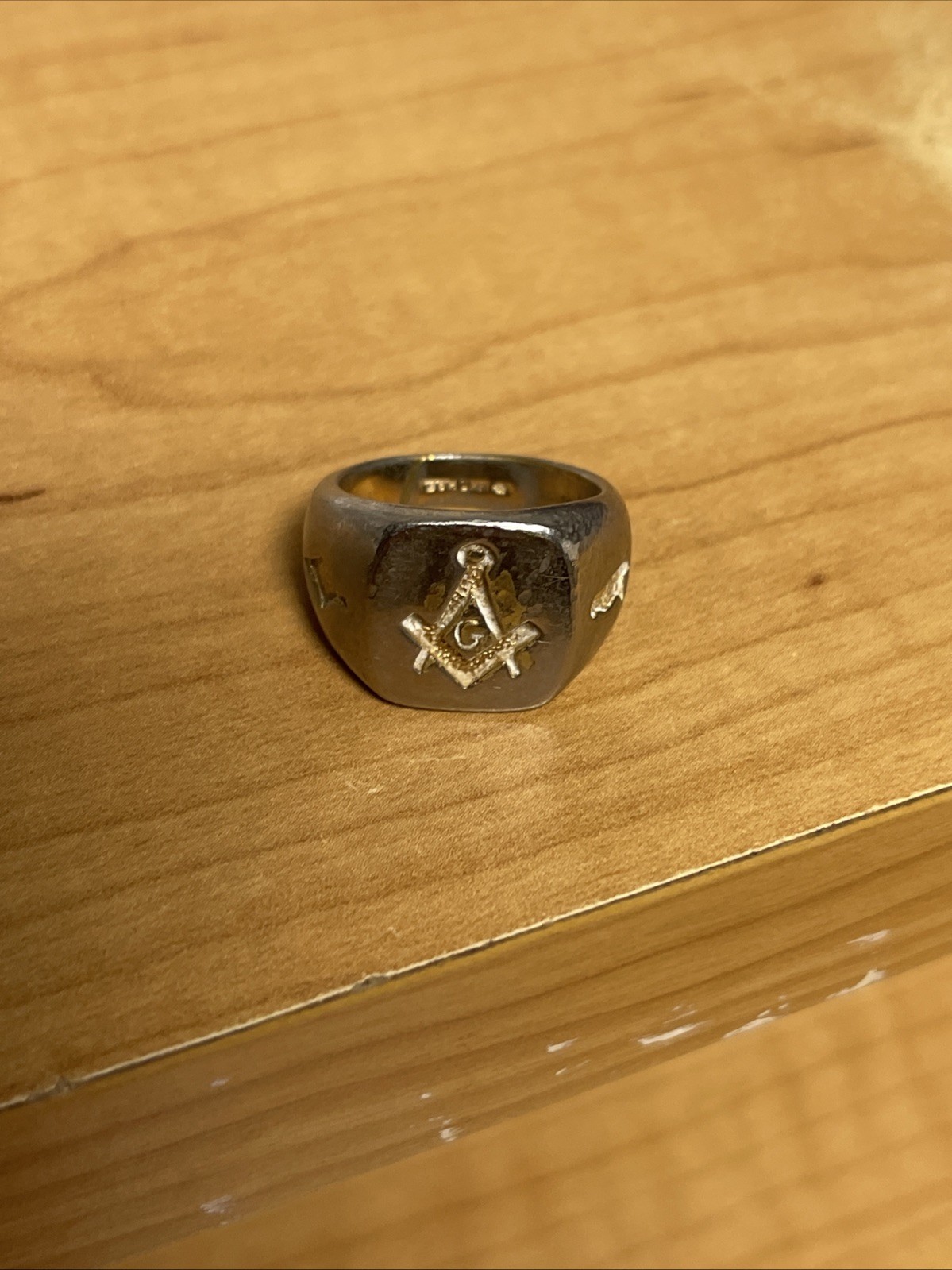 18 K HGE Ring With Masonic Symbol , Size 8 AS IS