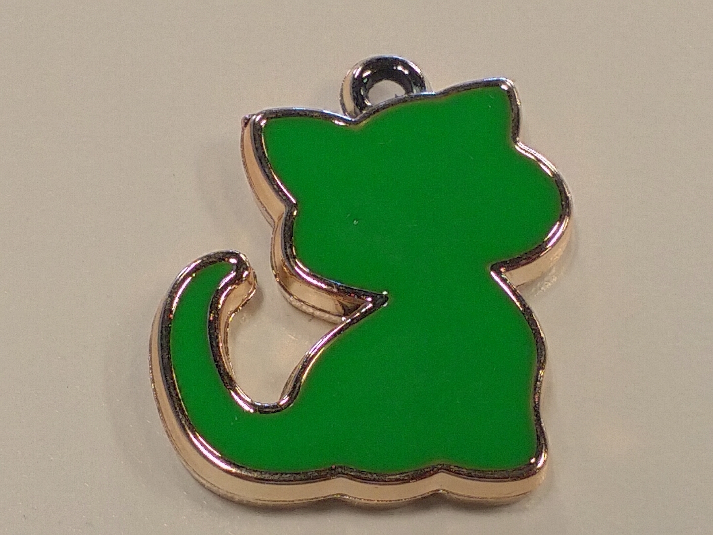 CCB Acrylic Enamel kitty cat Pendant with gold Trim, 30x27x5mm, Hole: 3mm Qty 4