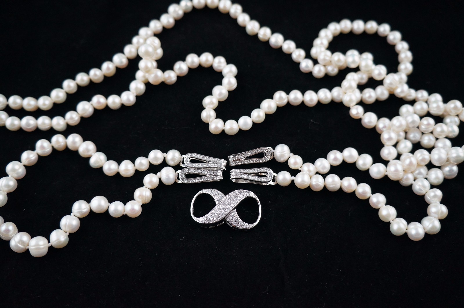 38/39 inches 8-9mm White Pearl Necklace with Ornament