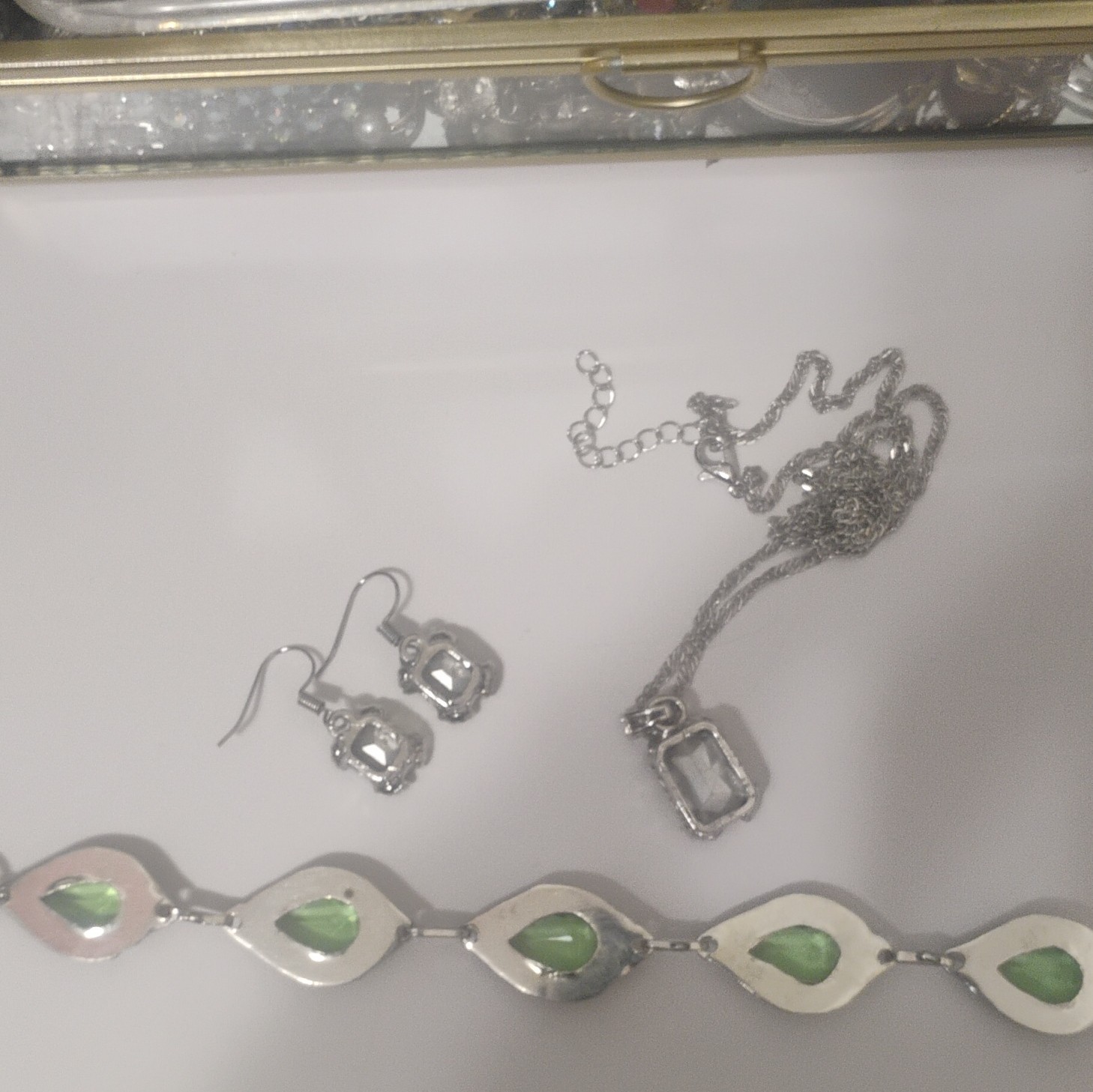 Green Crystal Silver Tone Set Necklace Pendant Earrings Bracelet