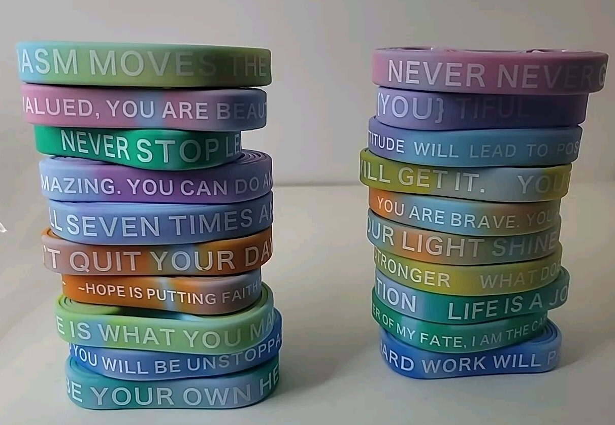 100 Pieces Inspirational Tie Dye Wristbands Motivational Quotes Rubber Bracelets