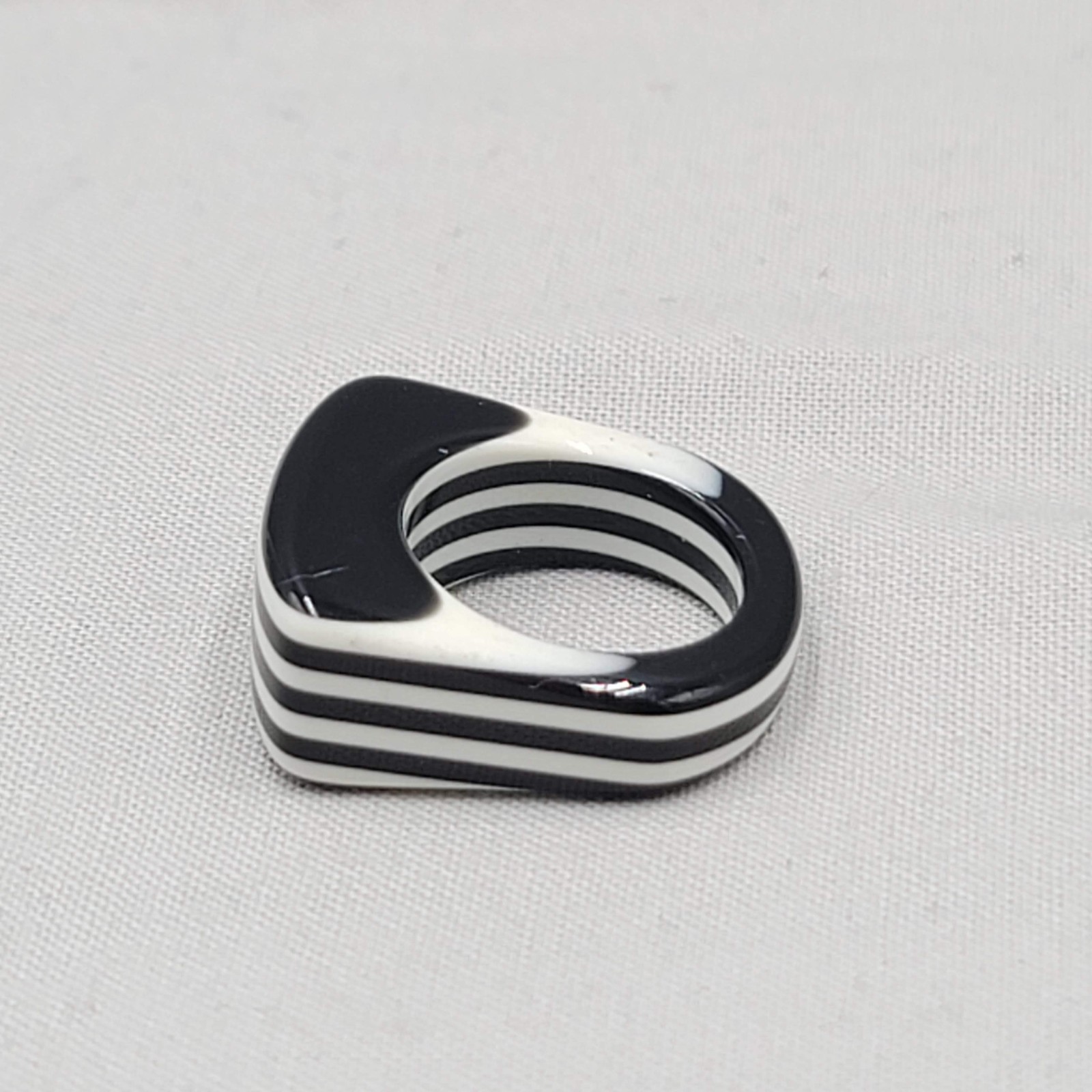 Black White Striped Acrylic Fashion Ring Size 7