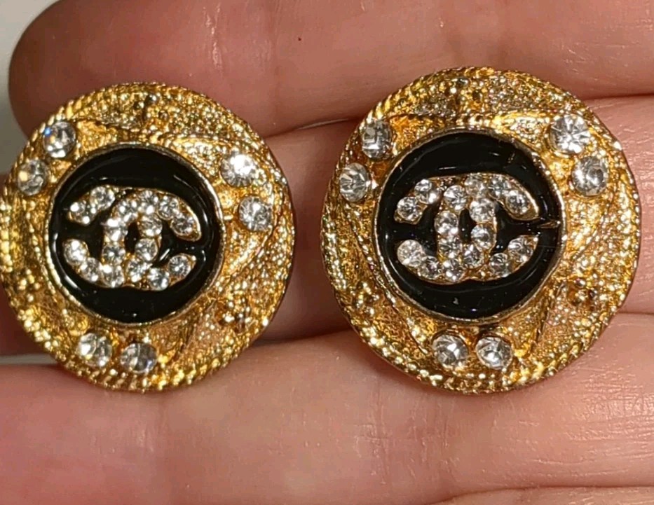 Vintage CHANEL CC Logo Runway Rhinestone Clip-On Earrings Gold Tone 1″ MARKED